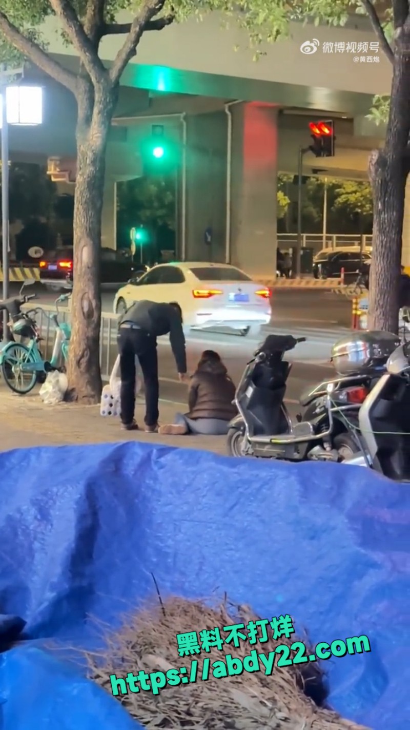 跨年男友没有安排集美在街头崩溃大哭 7