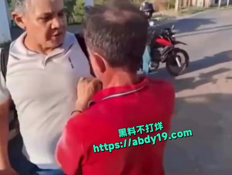 马萨诸塞州街头女子拦车捉奸 3
