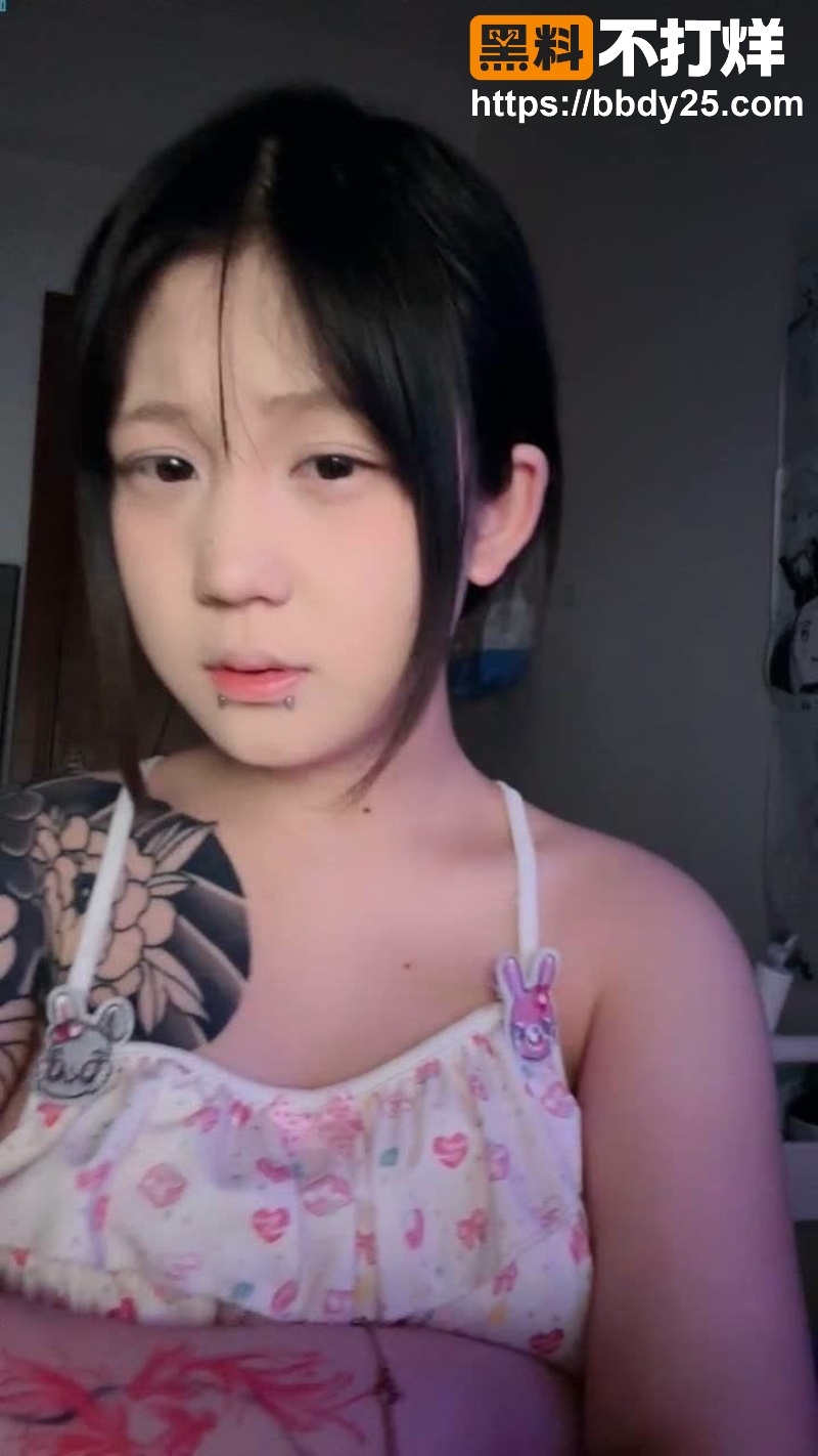婴儿肥精神小妹下海自拍大奶3