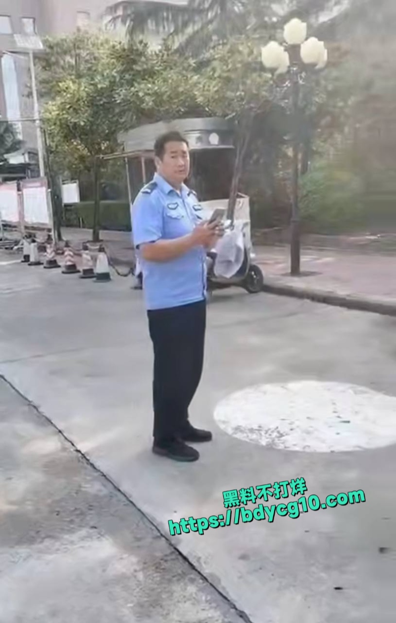 河南省禹州市某法院门口拉横幅1