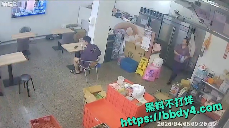 台湾一男子跑豆浆店里撸管7