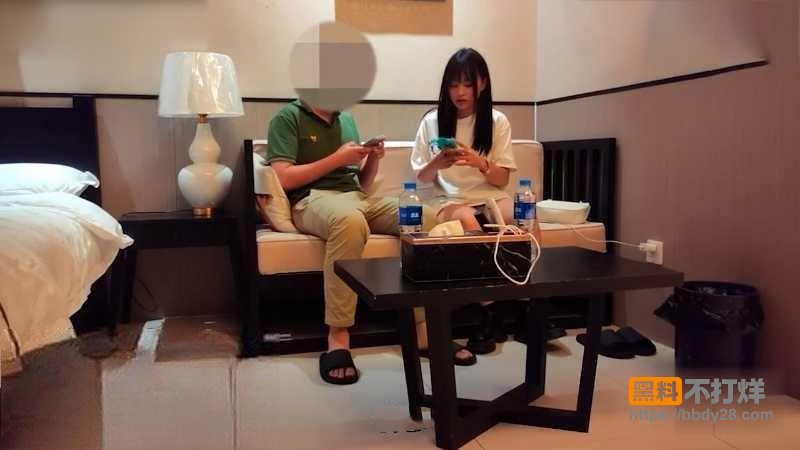 探花大神约炮成年女大学生酒店狂操5