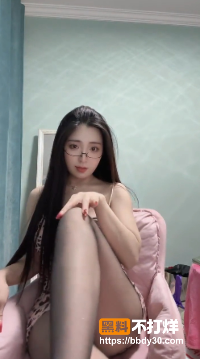花椒大奶熟女小狐狸2
