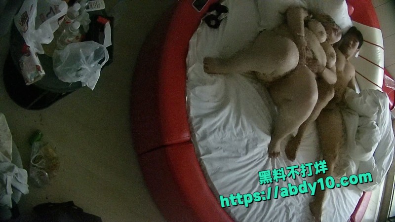 酒店真实偷拍女肥猪 2