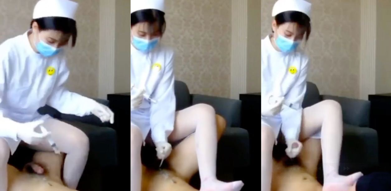 打针还是打飞机？女护士跨坐胯间一手持针一手撸管 精液狂喷满手白浊
