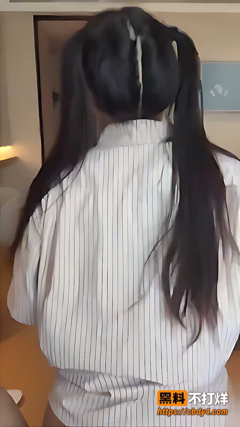 妹妹白色条纹衫局部特写1
