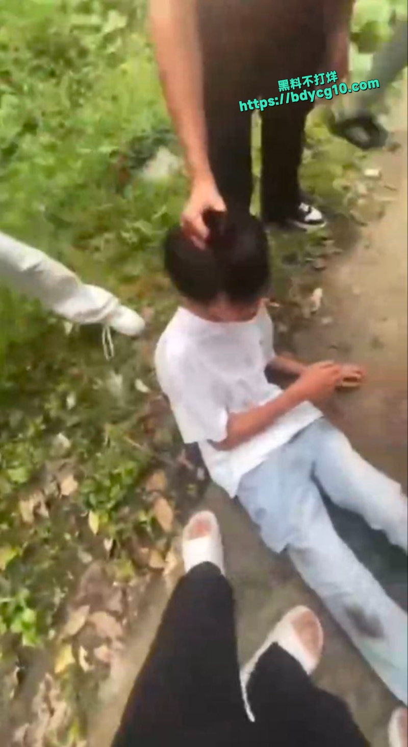 江西省万载县发生一起未成年人霸凌事件3