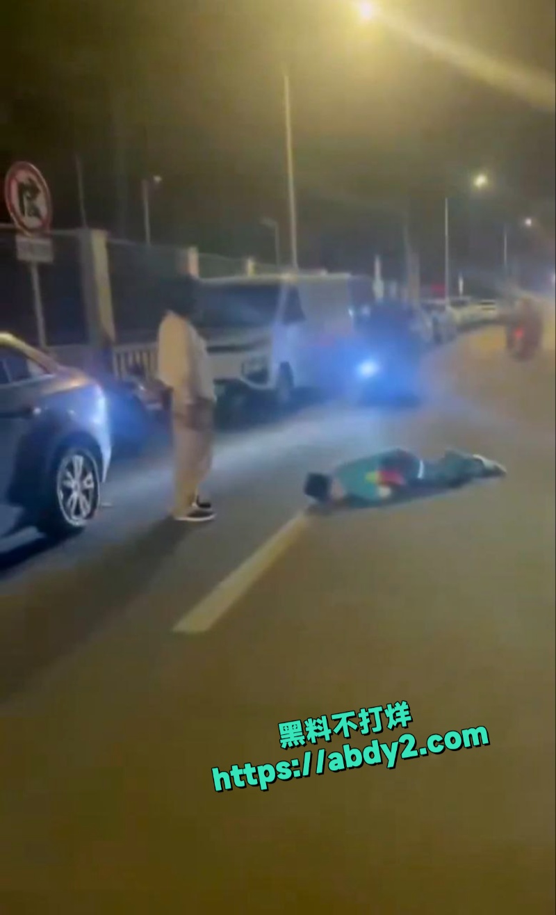苏州南航附中东门快递员被捅伤 7
