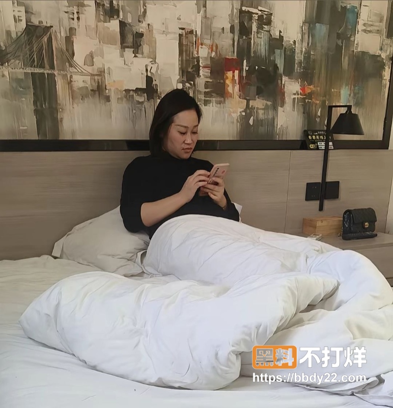 浙江烟酒行老板舅妈魏翠萍车内偷情2
