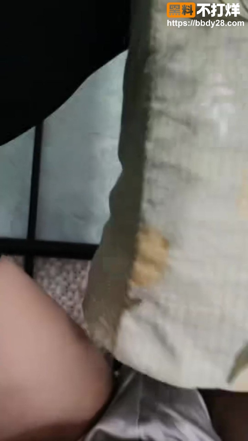 伪娘厕所上厕所被拍 6