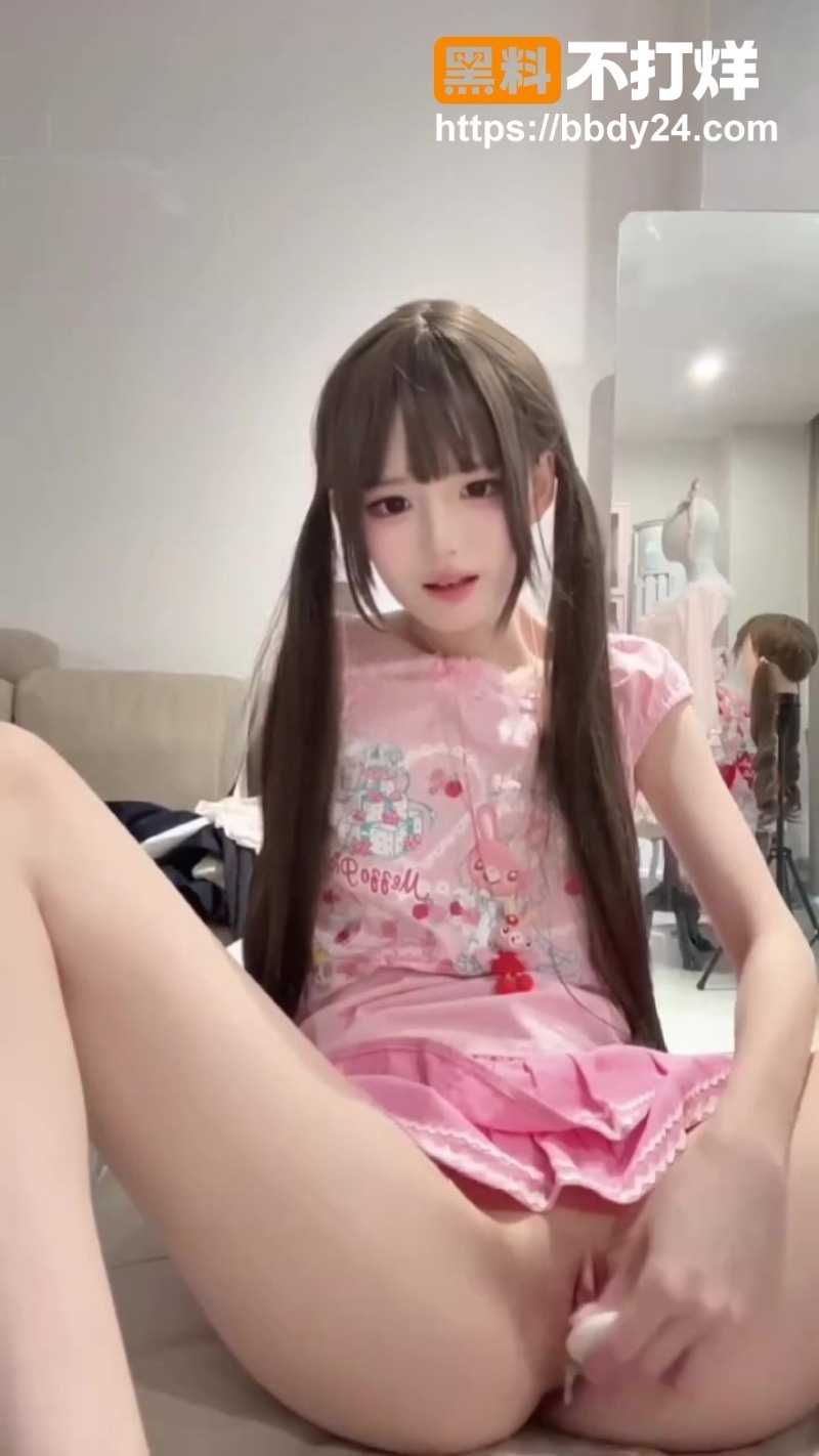 高颜值嫩妹福利姬季雨最新女儿服自慰1