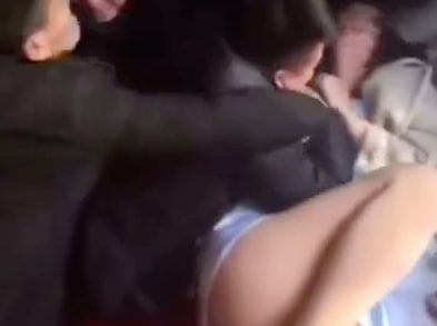 新娘伴娘被操到服气 婚礼上这种事真的存在吗 绿帽与禁忌玩法