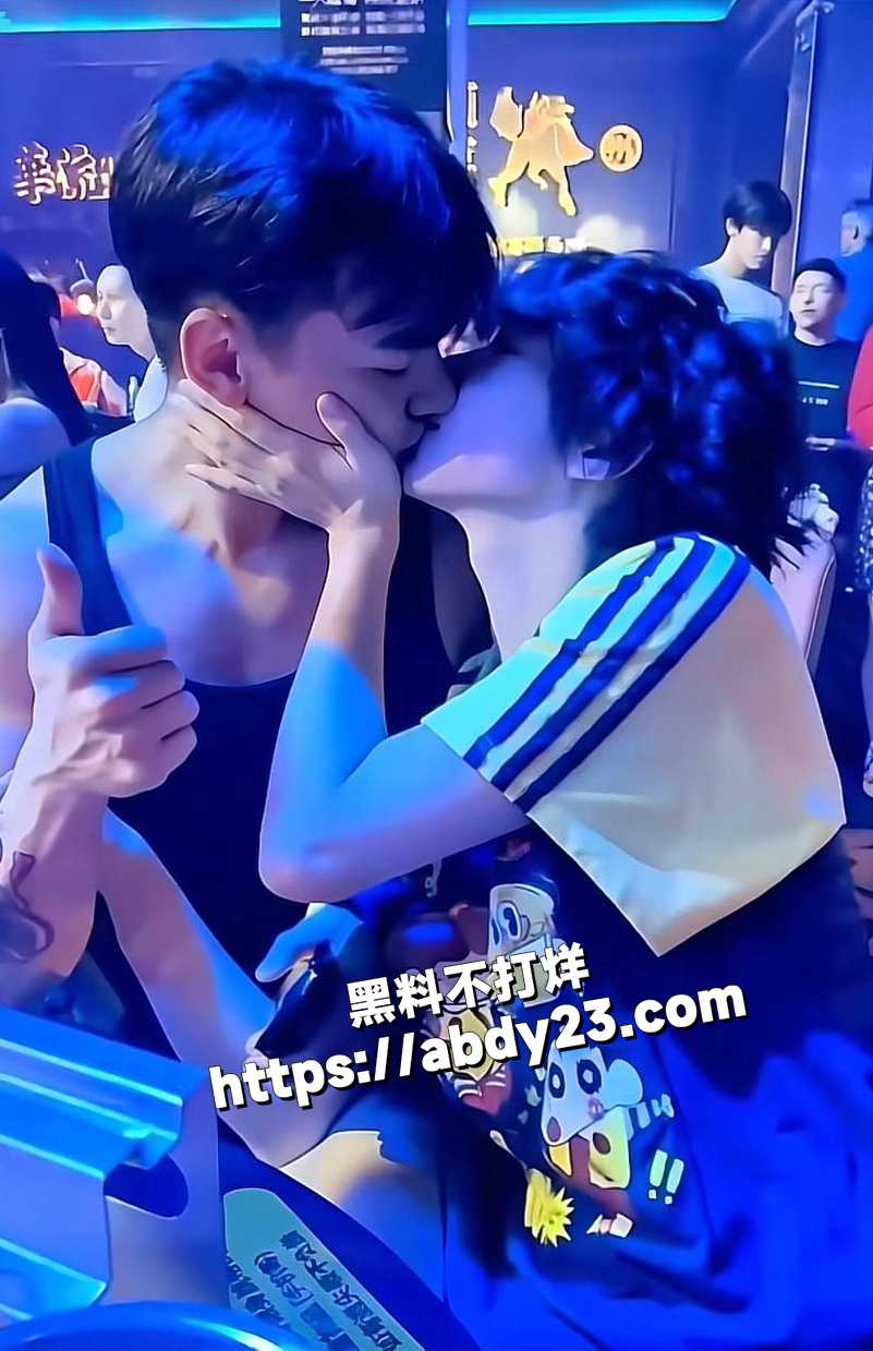 全网60w粉TS网红选妃睡粉24
