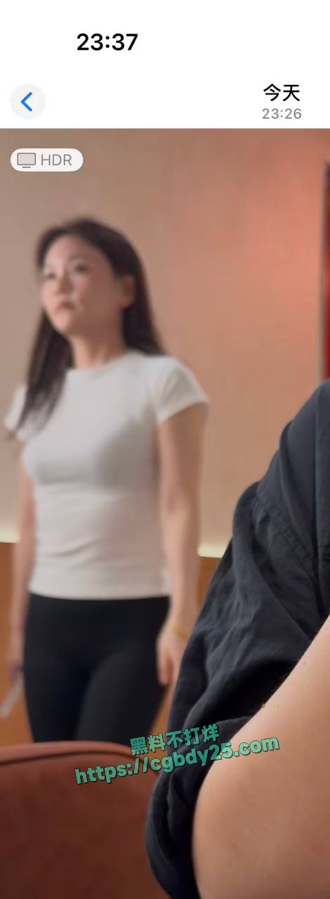 深圳龙华区五溪红小子饭店厕所激情被偷拍7