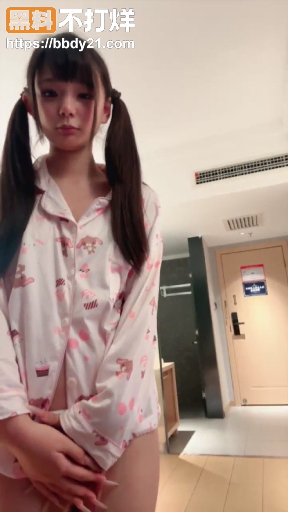 酒店嫩妹换装猛操4
