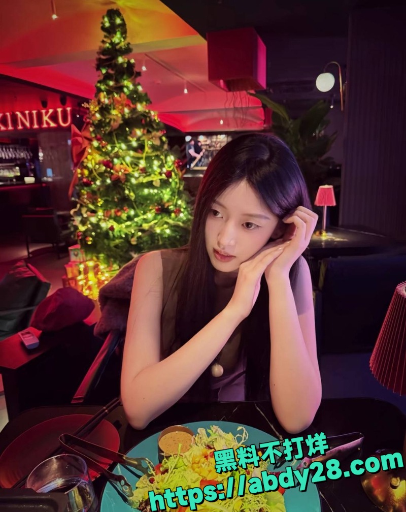 无锡3女1男酒店自拍发抖音15