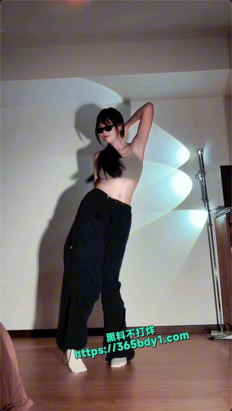 推特露脸福利姬艺校活泼美女7月全新资源2
