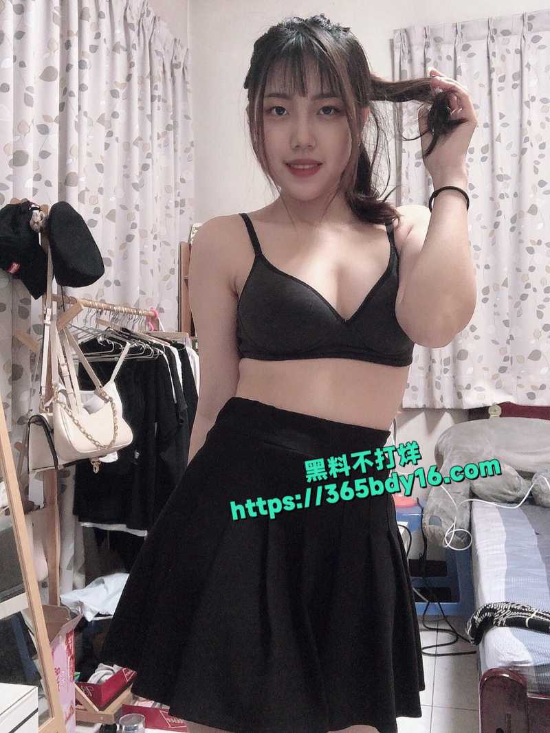 超骚的高二刘海妹子黄颖萱