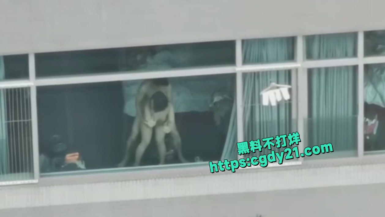 小情侣落地窗前全裸激情后入 主打一个刺激4