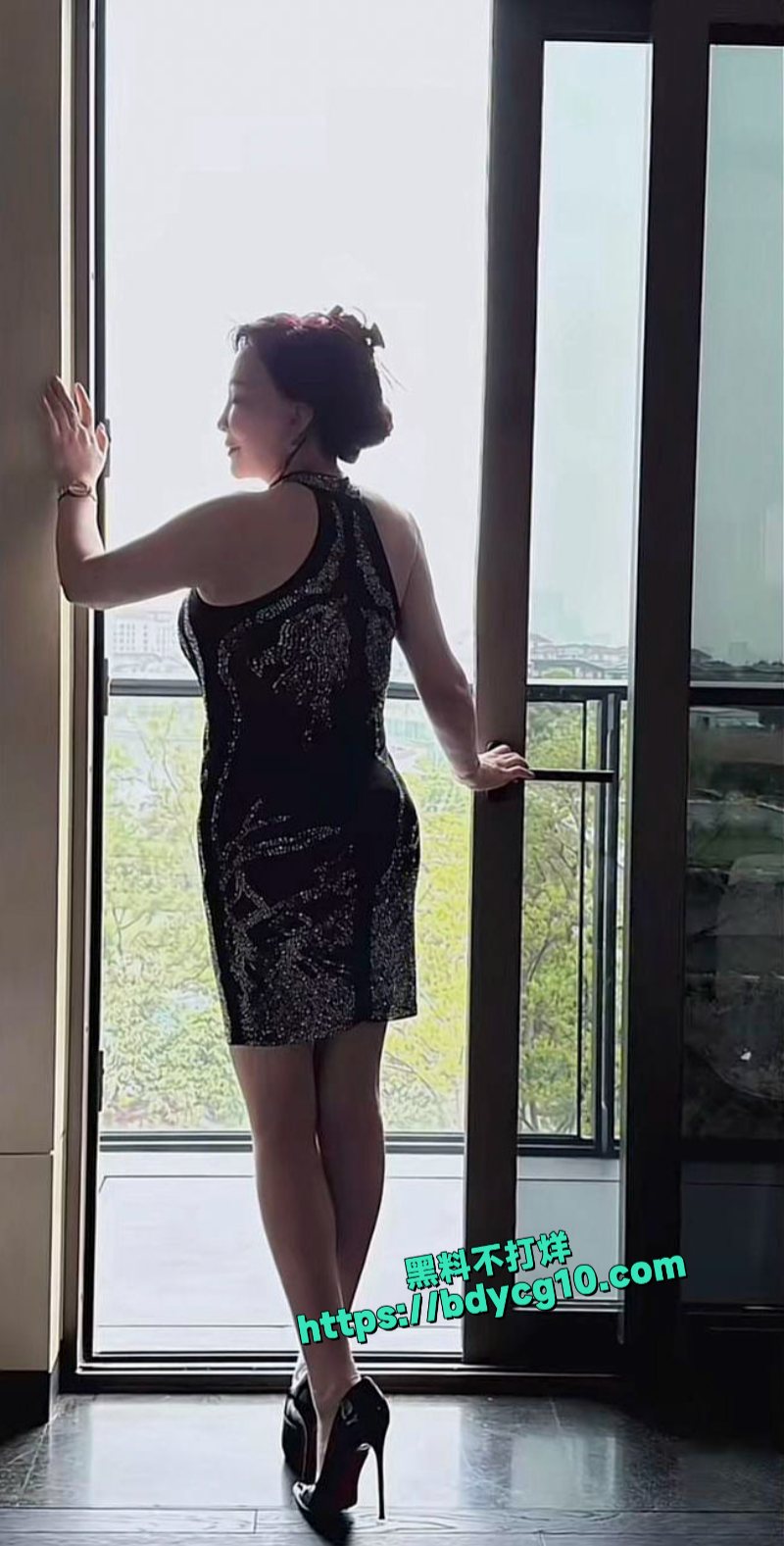 抖音风韵熟女莎莉娜汪子饶姐妹花最新资源5