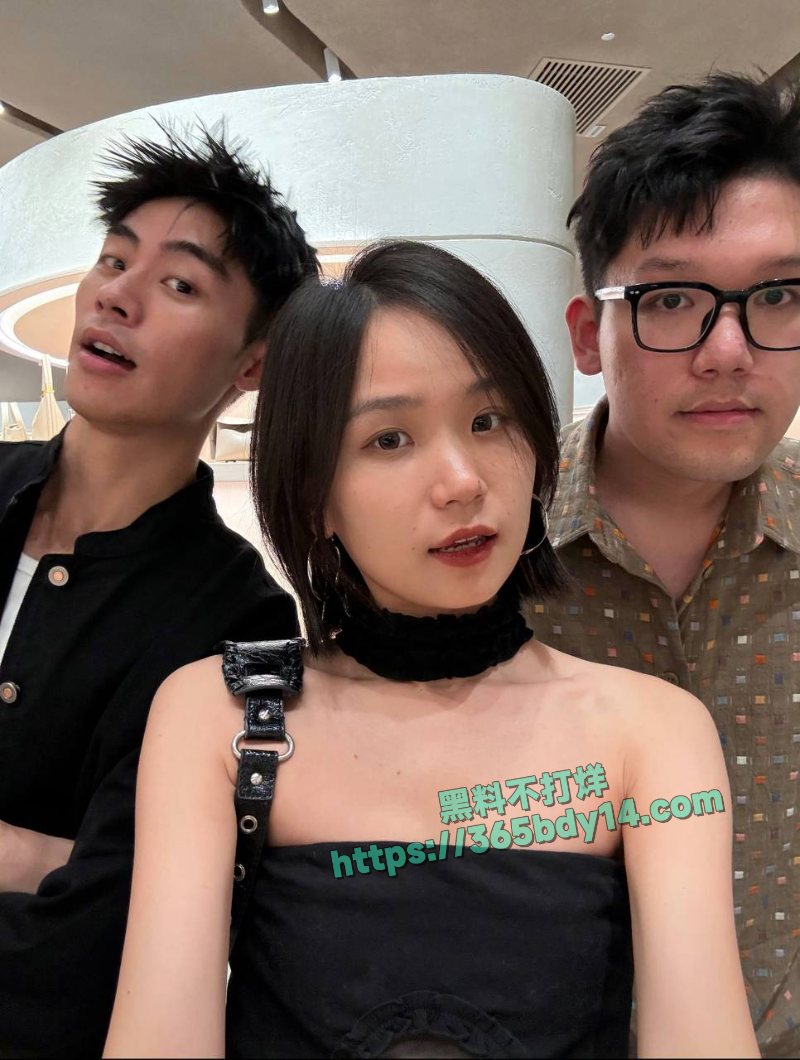 胡楚靓网曝男友小袁出轨F 8