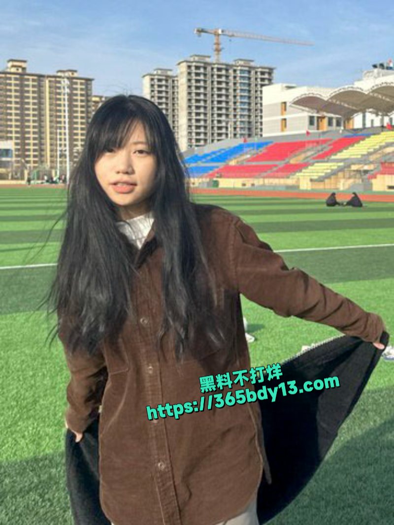 反差眼镜妹momocats平时学霸背后却是只骚母狗给金主老头操15