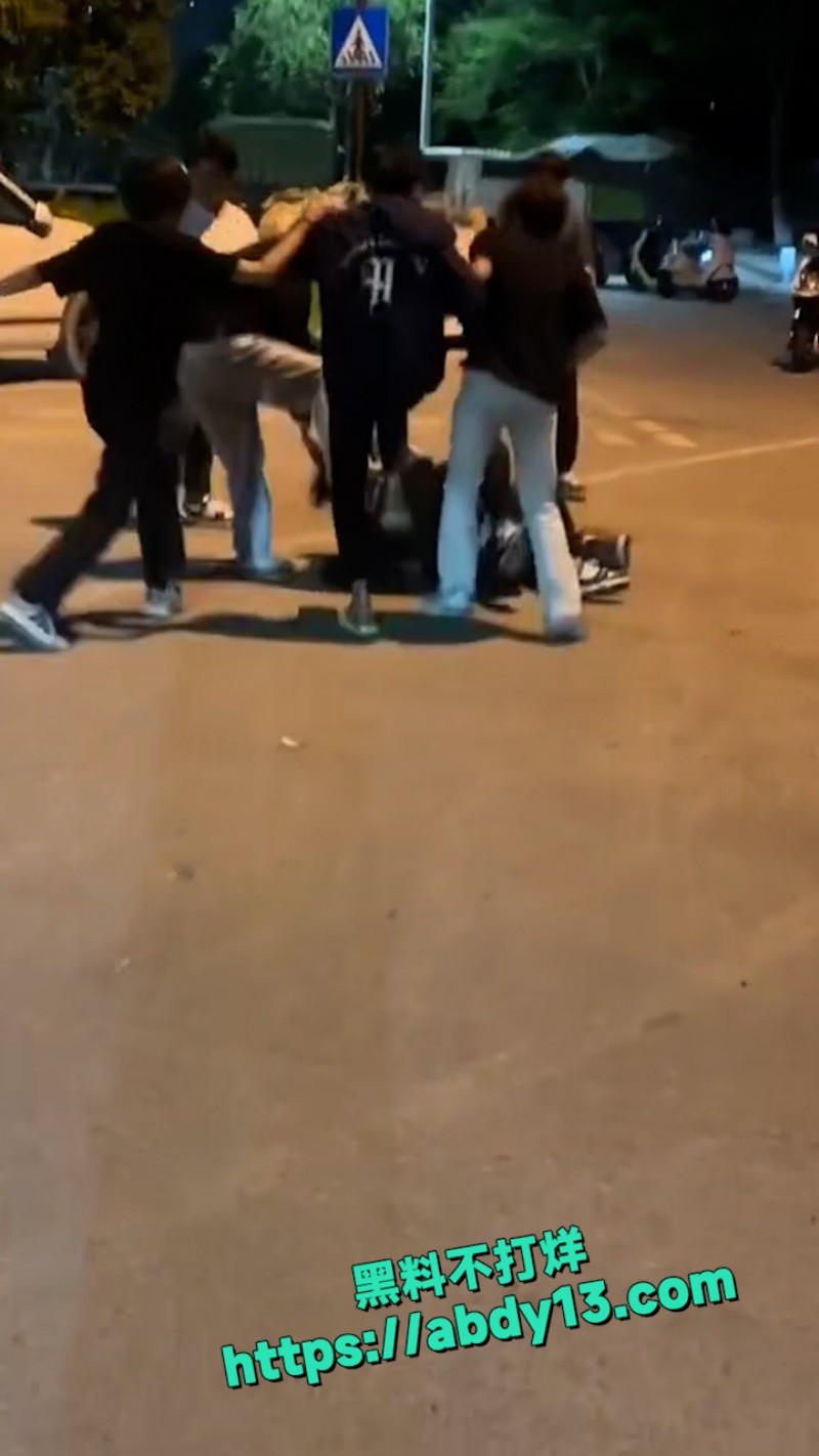 校园冲突升级 14