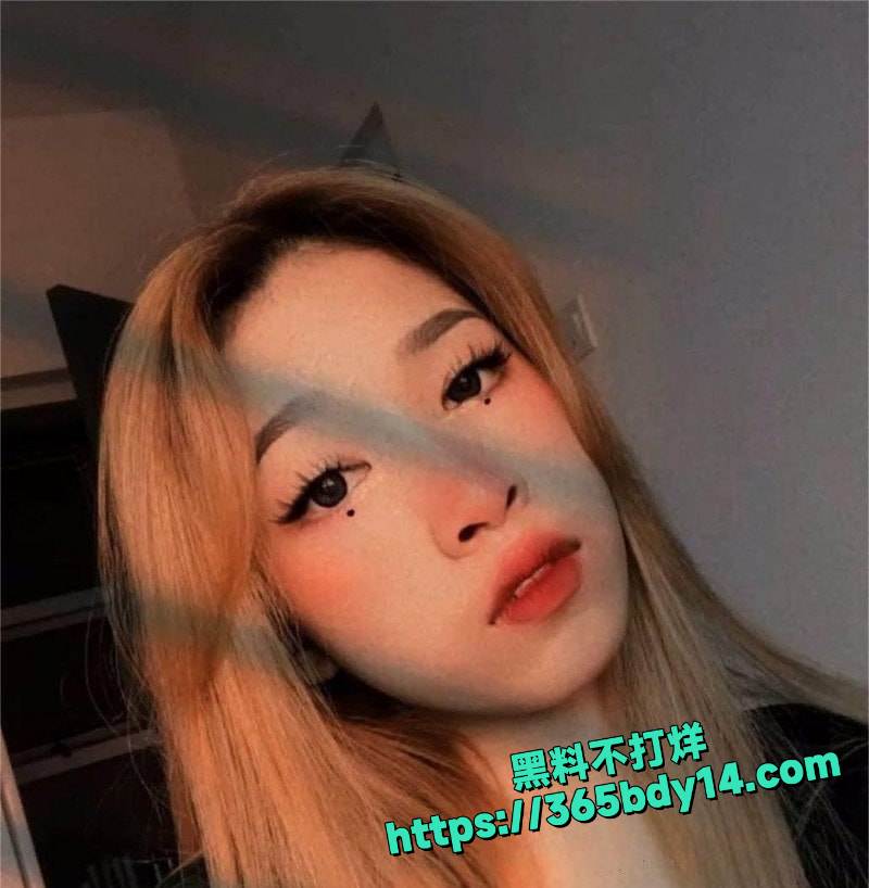 金发美女汪妍火爆全网