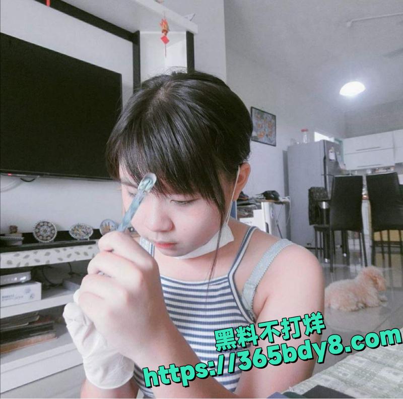 巨乳少妇被网友调教自慰视频流出5