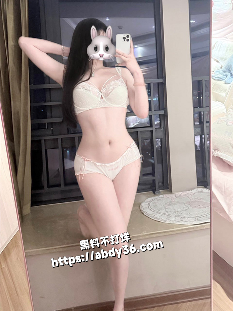福建反差小妹 小纯真.jpg8