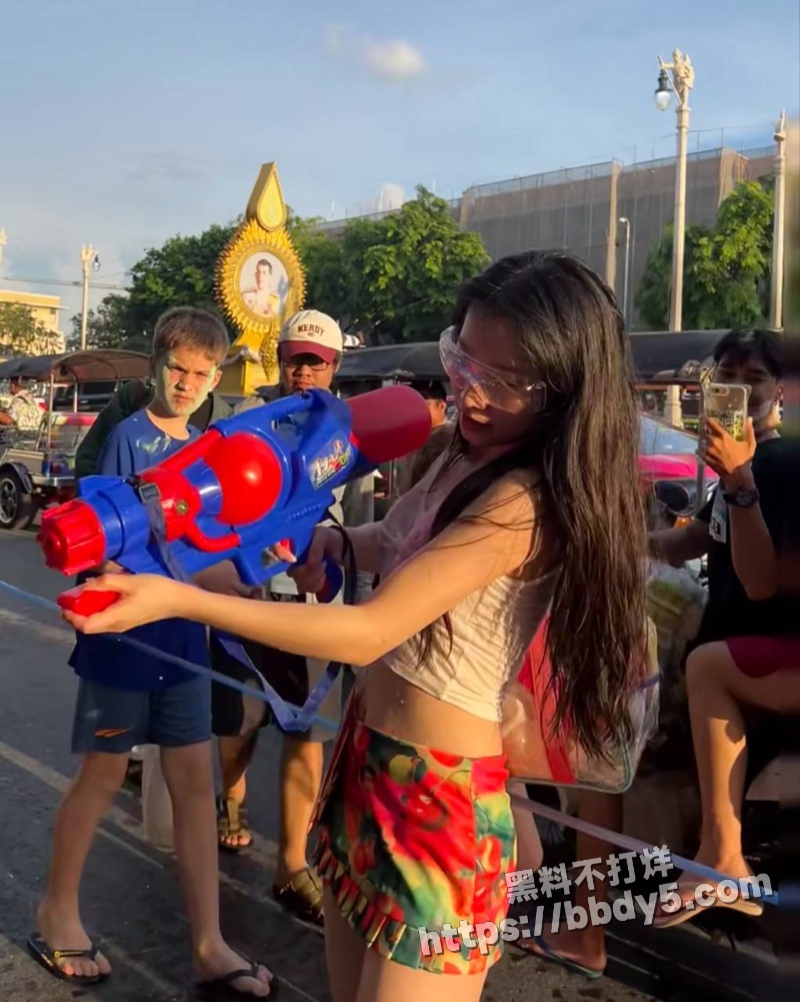 云南西双版纳景洪市的泼水节20