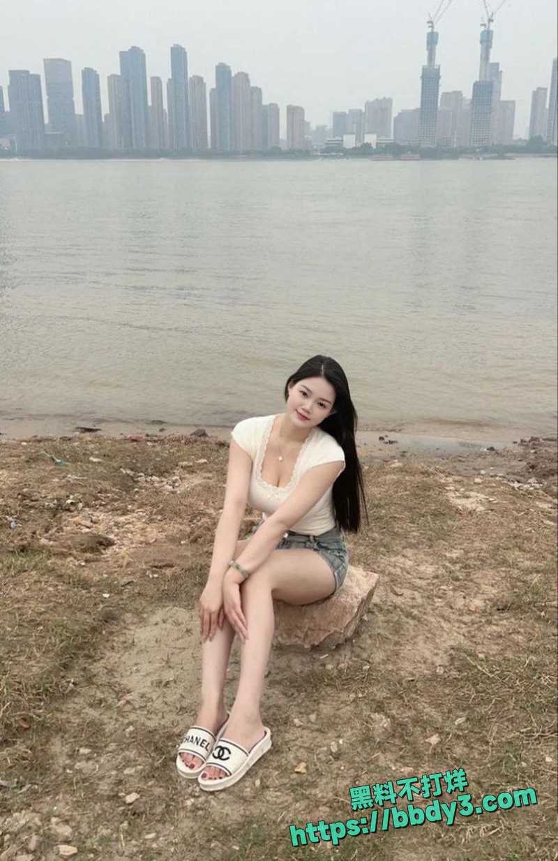自拍视频被曝光流出2