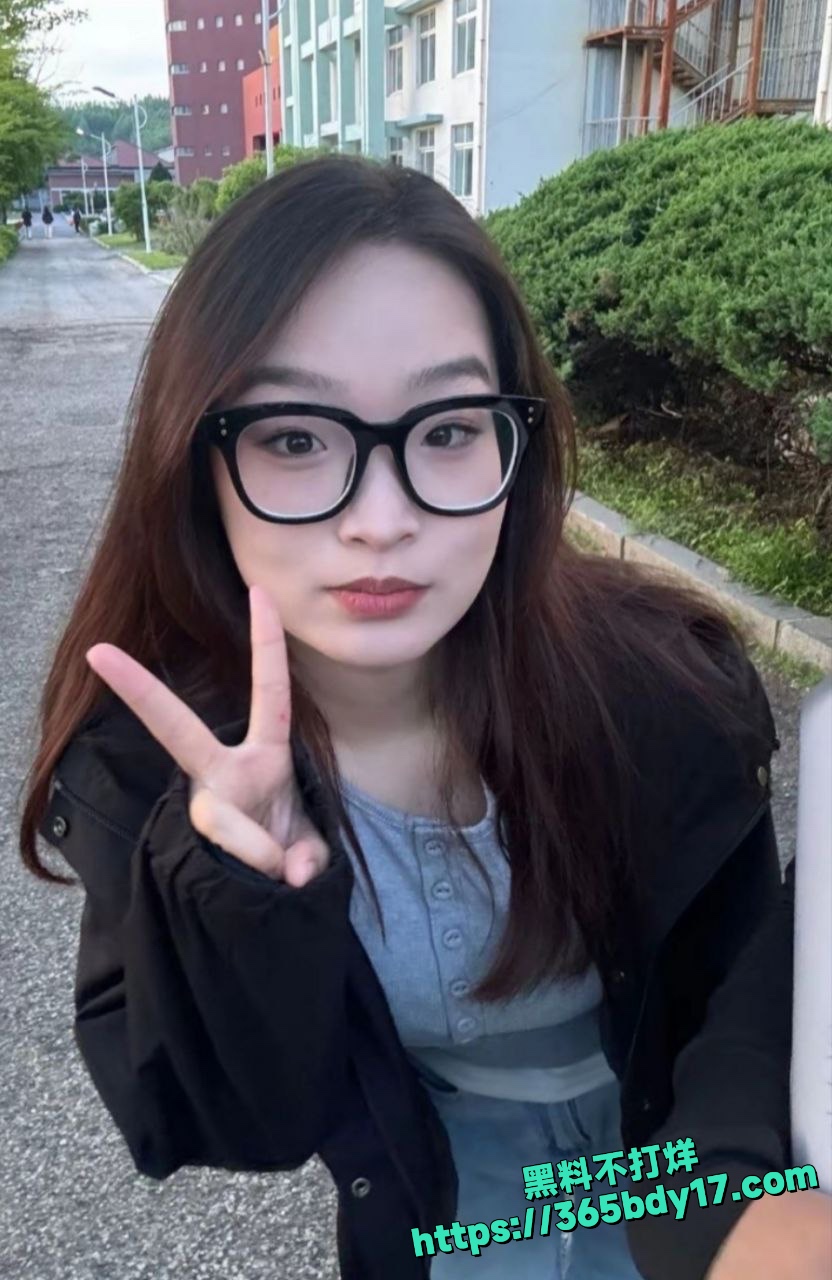 辽宁丹东女大学生妹李想