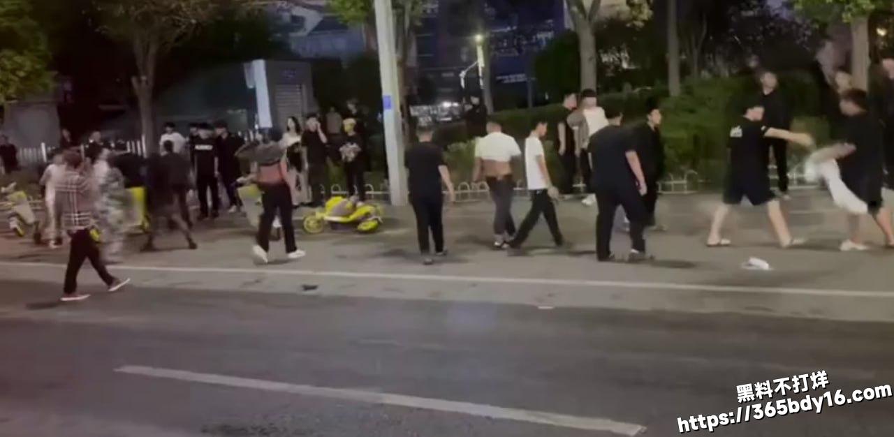 黑丝刀妹砍人3