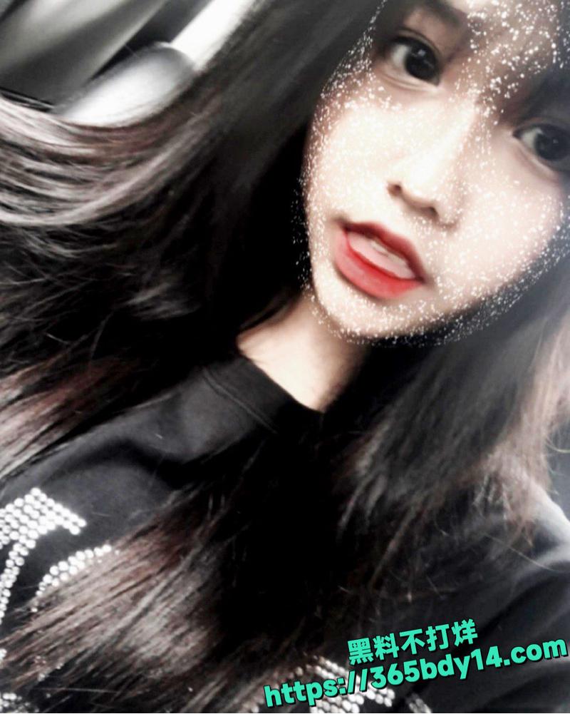 兄弟女友深喉口交挑逗 1.