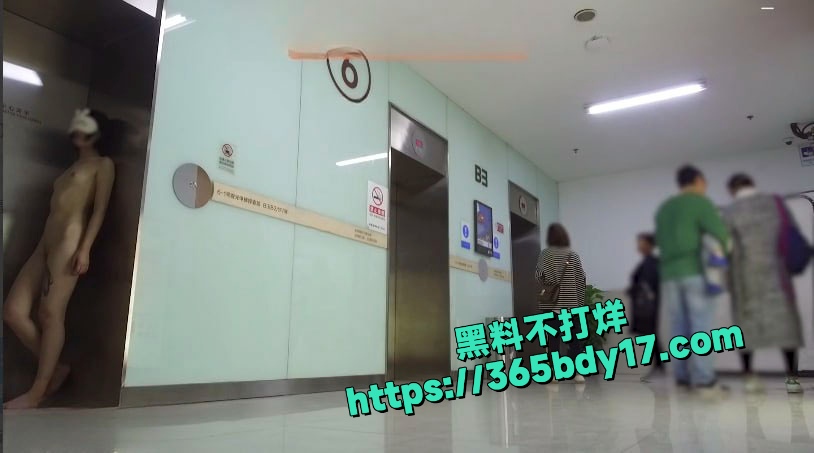 北京天使王动旗下御用顶级露出嫩模挑战街头极限露出震撼全场 6
