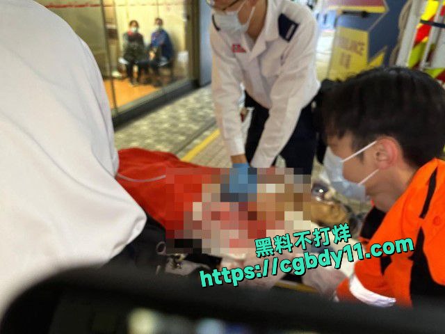 一名52歲男子於街頭被兩名刀手追斬，身體多處中刀送院後不治9.jpg