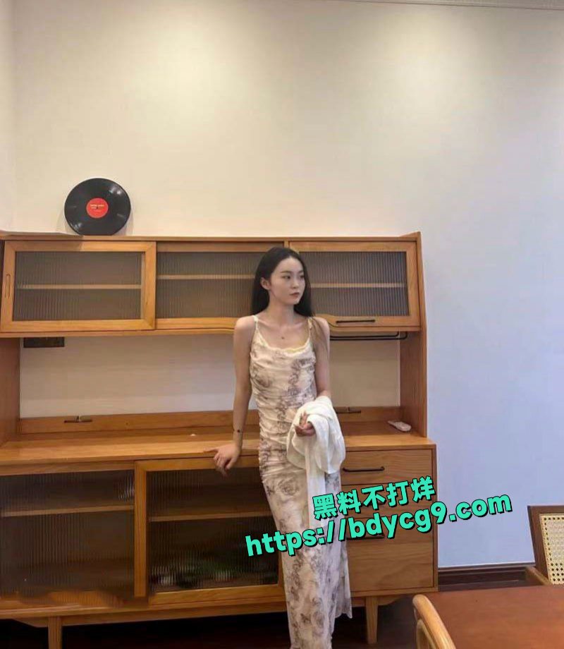 上海高颜值幼师刘雨菲被炮友调教成精盆马桶4