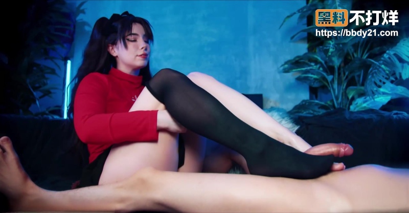 红狼姐化身远坂凛黑丝美腿4
