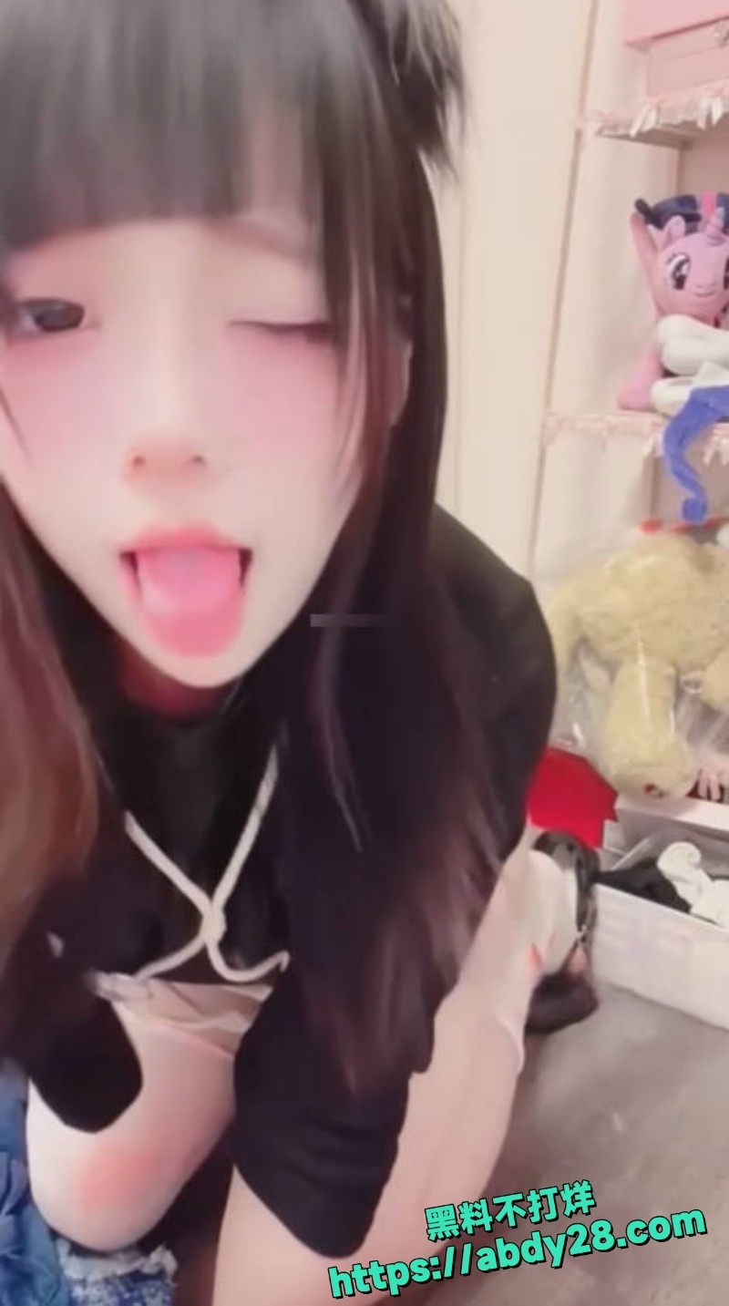 兔宝大人着急尿尿视频1