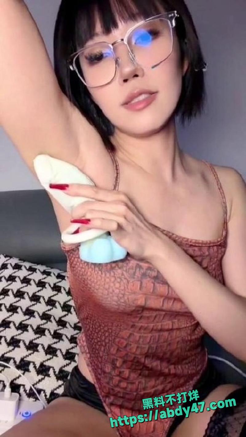 顶级女王D妹调教狗奴03