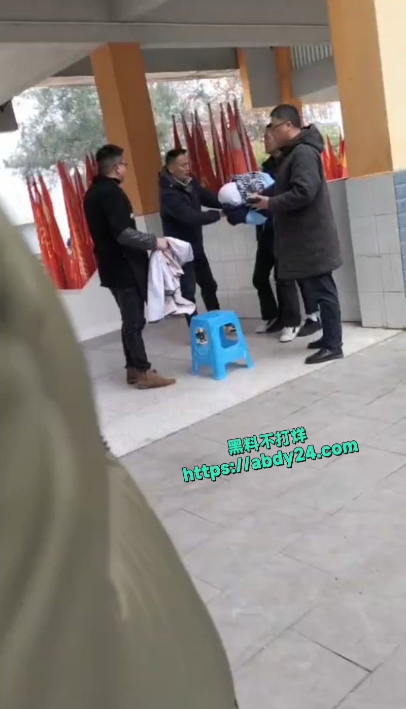重庆垫江一中强迫学生剪发3