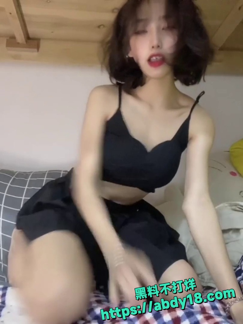 洋气大学生茶茶全裸自慰1