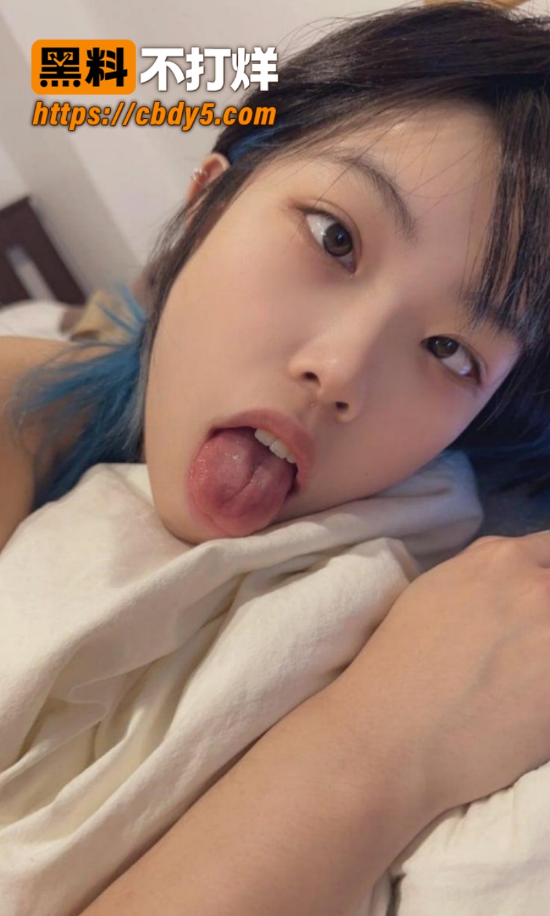 顶级反差婊——看着单纯无害，实际是重度露出癖 5