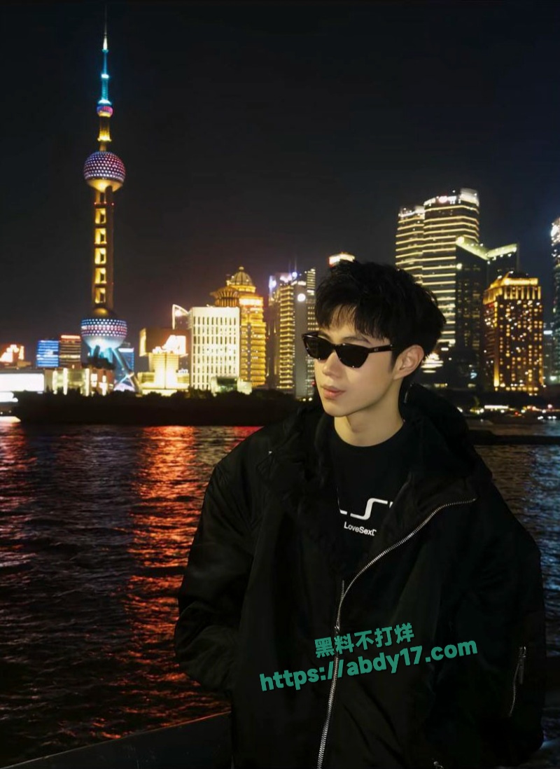 抖音甜妹网红小郑嘻嘻被曝婚内出轨 38