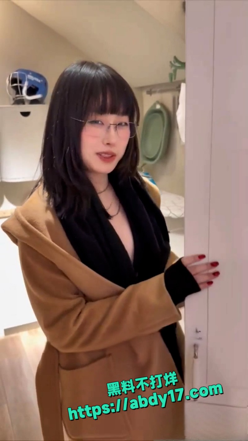 推特博主开档黑丝 4