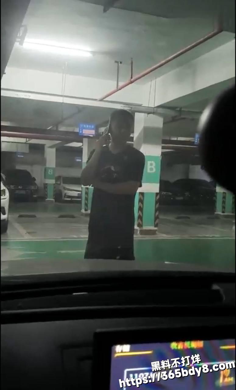 苏州女子停车压线5