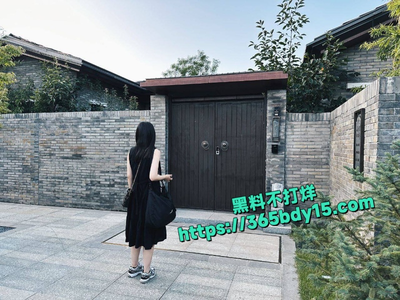 粉嫩高颜值女大学生下海兼职19