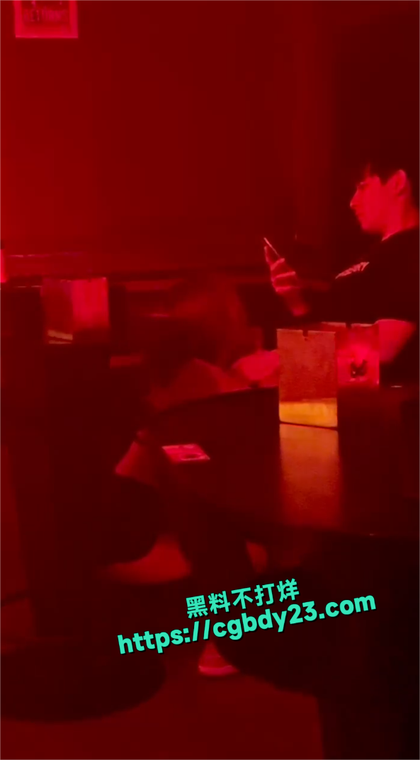 520情侣在酒吧4