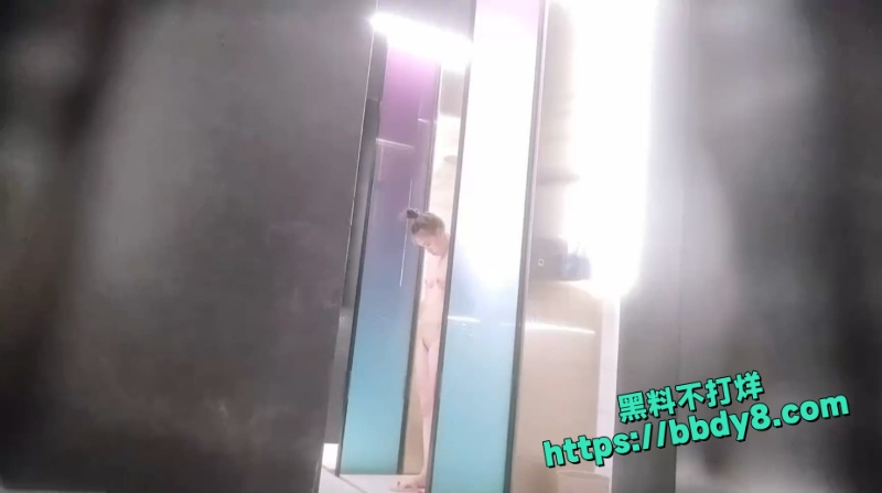 偷拍洗澡  3